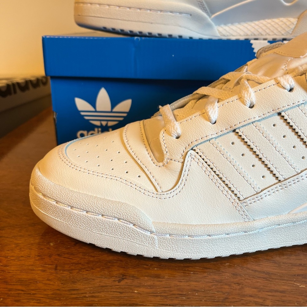 ADIDAS Forum Low Trainers - Picture 2 of 11